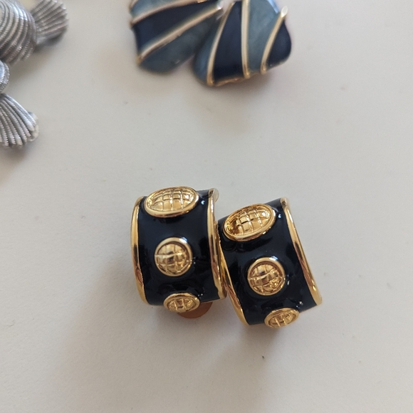 Lot of 7 Pairs of Vintage Clip On Earrings - Picture 4 of 7